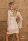 VESTIDO CURTO FEMININO MANGAS FLARE COM BORDADO MANUAL + BOUDOIR PESSEGO PERFECT WAY
