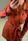 TRENCH COAT FEMININA COM MARTINGALE TERRACOTA PERFECT WAY