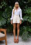 CAMISA OVER C/ BORD INDUSTRIAL RECORTE MANGAS FEMININA OFF WHITE PERFECT WAY