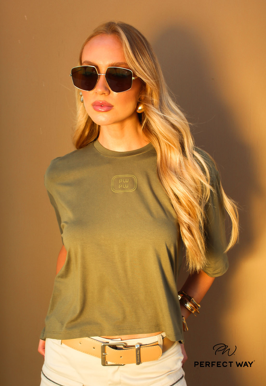 T-SHIRT CROPPED OVER FEMININA ESTAMPADA verde folha PERFECT WAY
