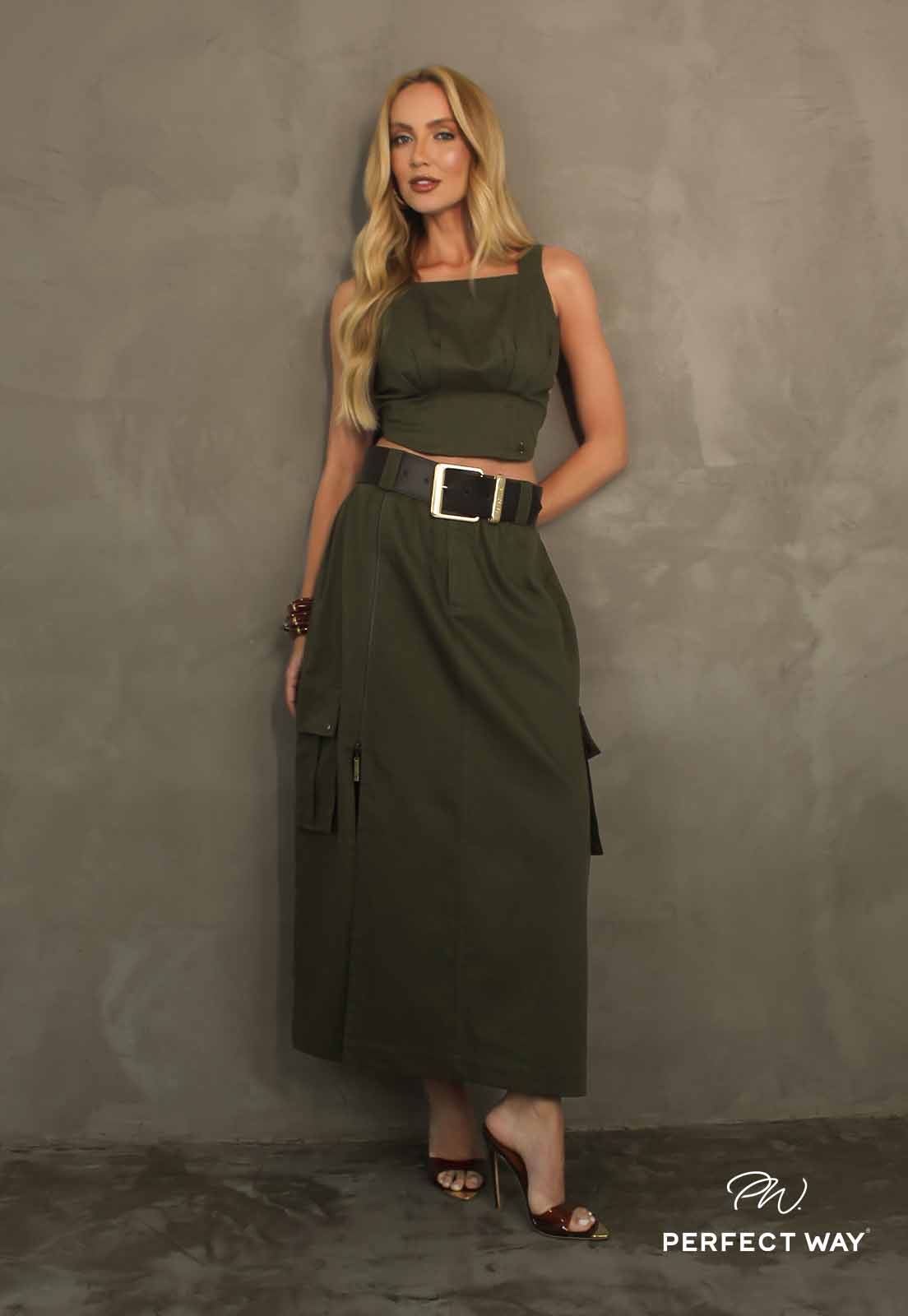 SAIA MAXI MIDI FEMININA CÓS INTERMEDIARIO COM BOLSOS CARGO E FENDA VERDE MILITAR PERFECT WAY
