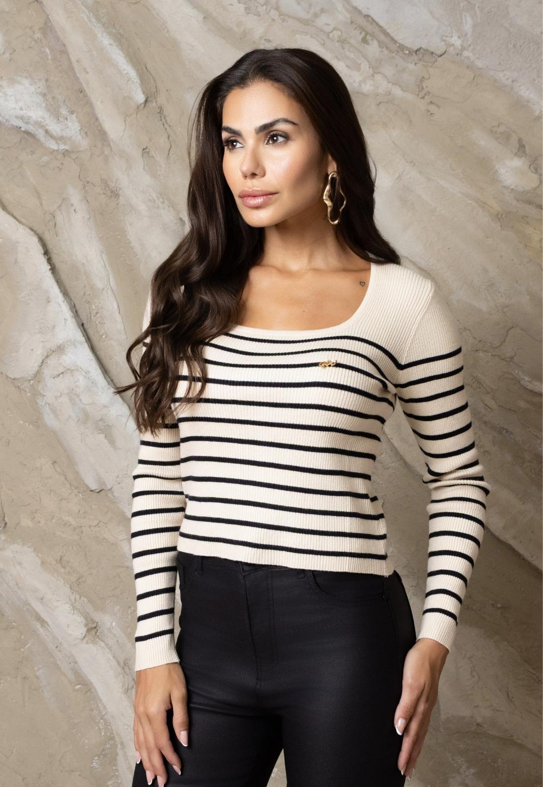 BLUSA TRICO MANGA LONGA C/ DET METAL FRENTE BEGE / PRETO
