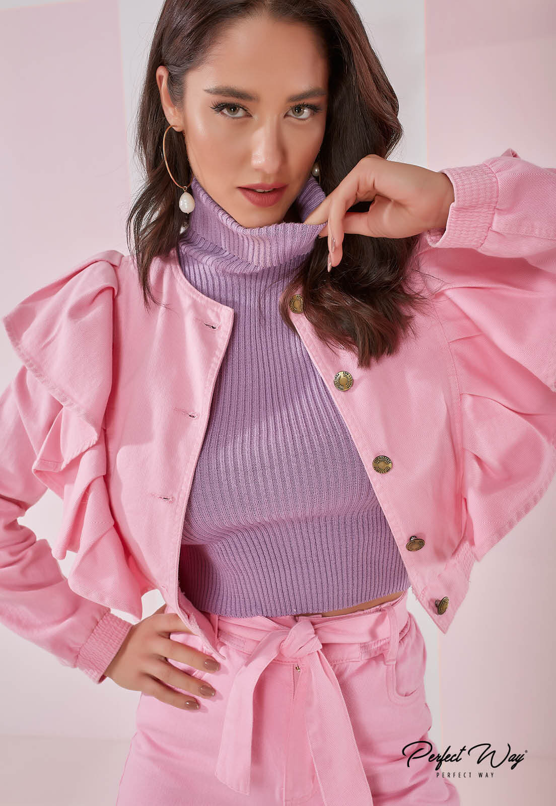 jaqueta cropped de sarja com botões rosa PERFECT WAY